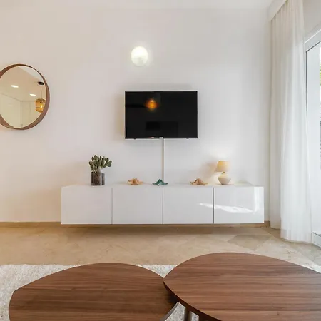 公寓 Seaside With Pool *