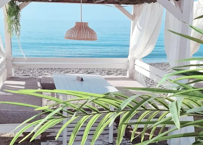 Apartamento Seaside With Pool