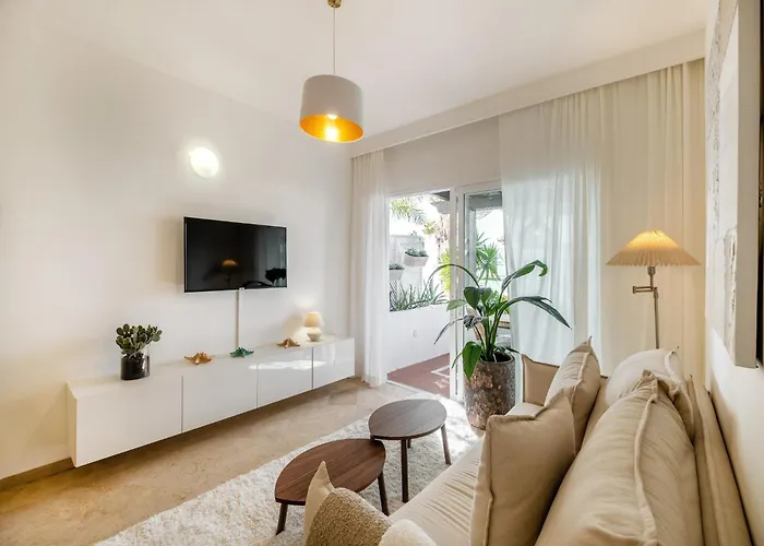 Apartamento Seaside With Pool